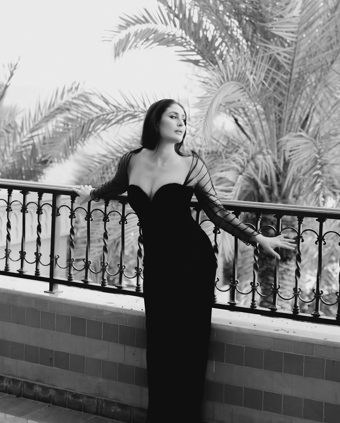 Kareena's Evening Shine in Shimmering Crystals!