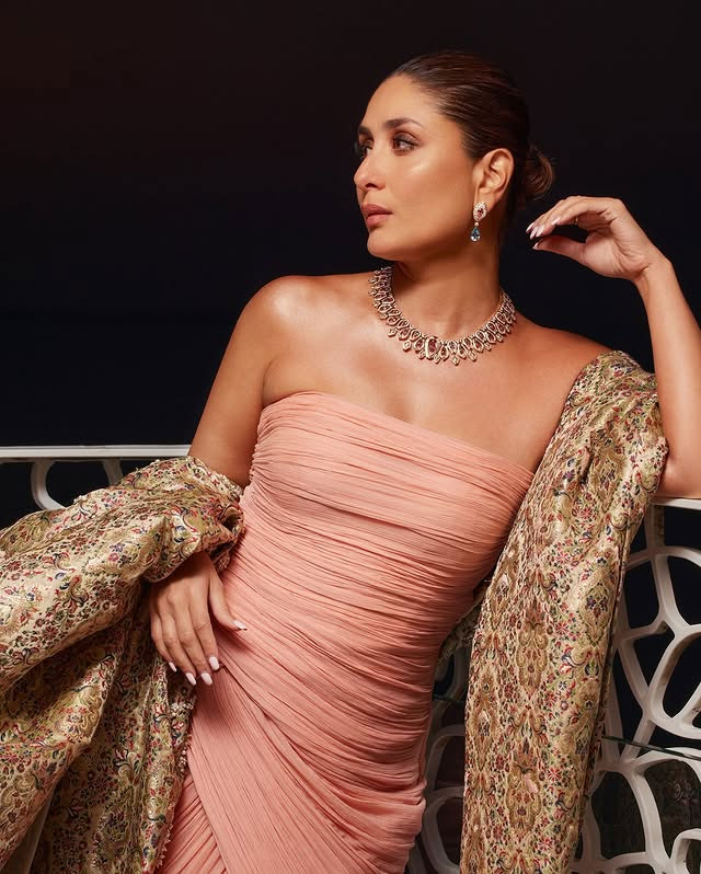 Kareena's Evening Shine in Shimmering Crystals!