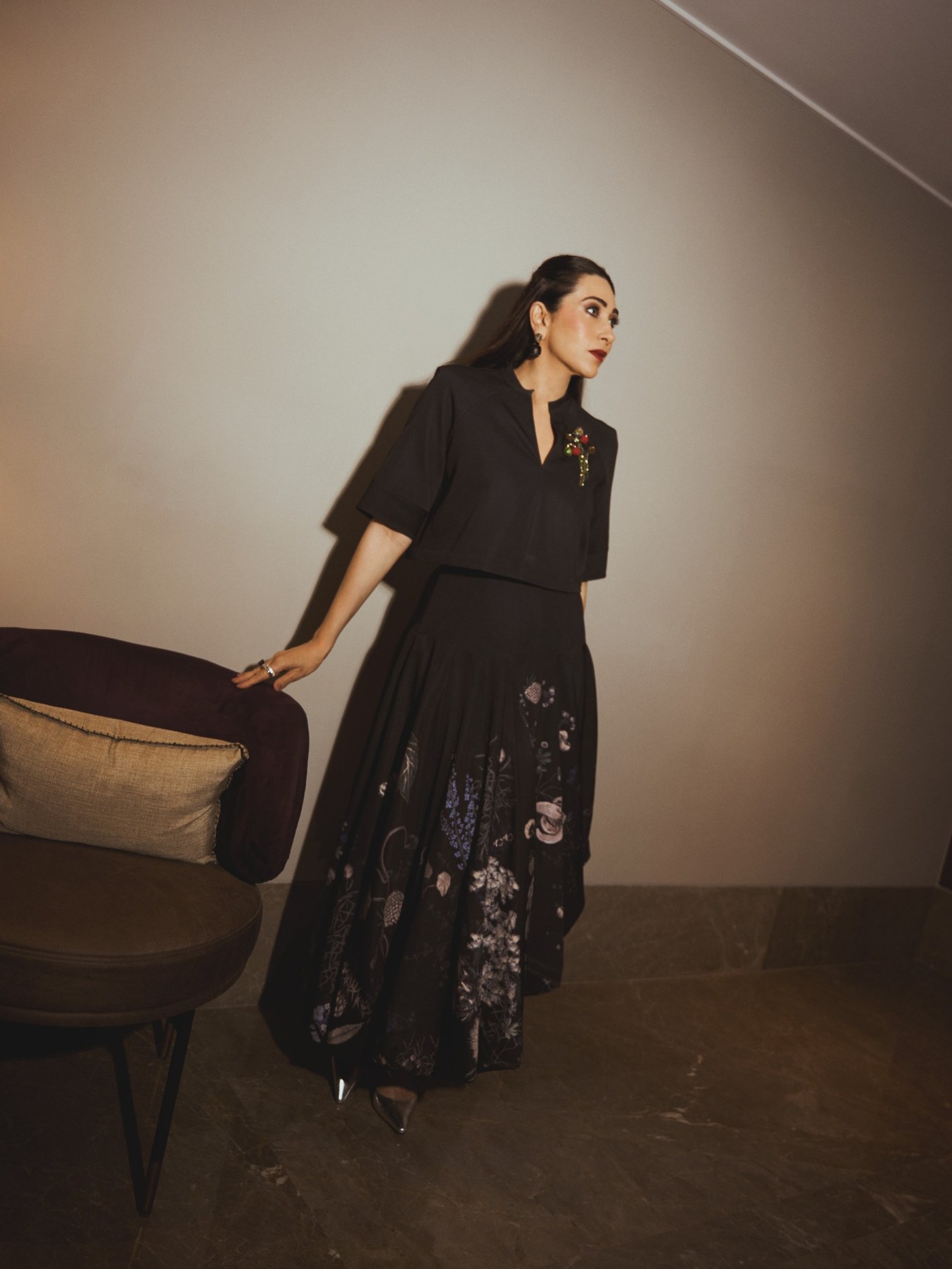 Black Ensembles: Karisma Kapoor's Striking Night Look