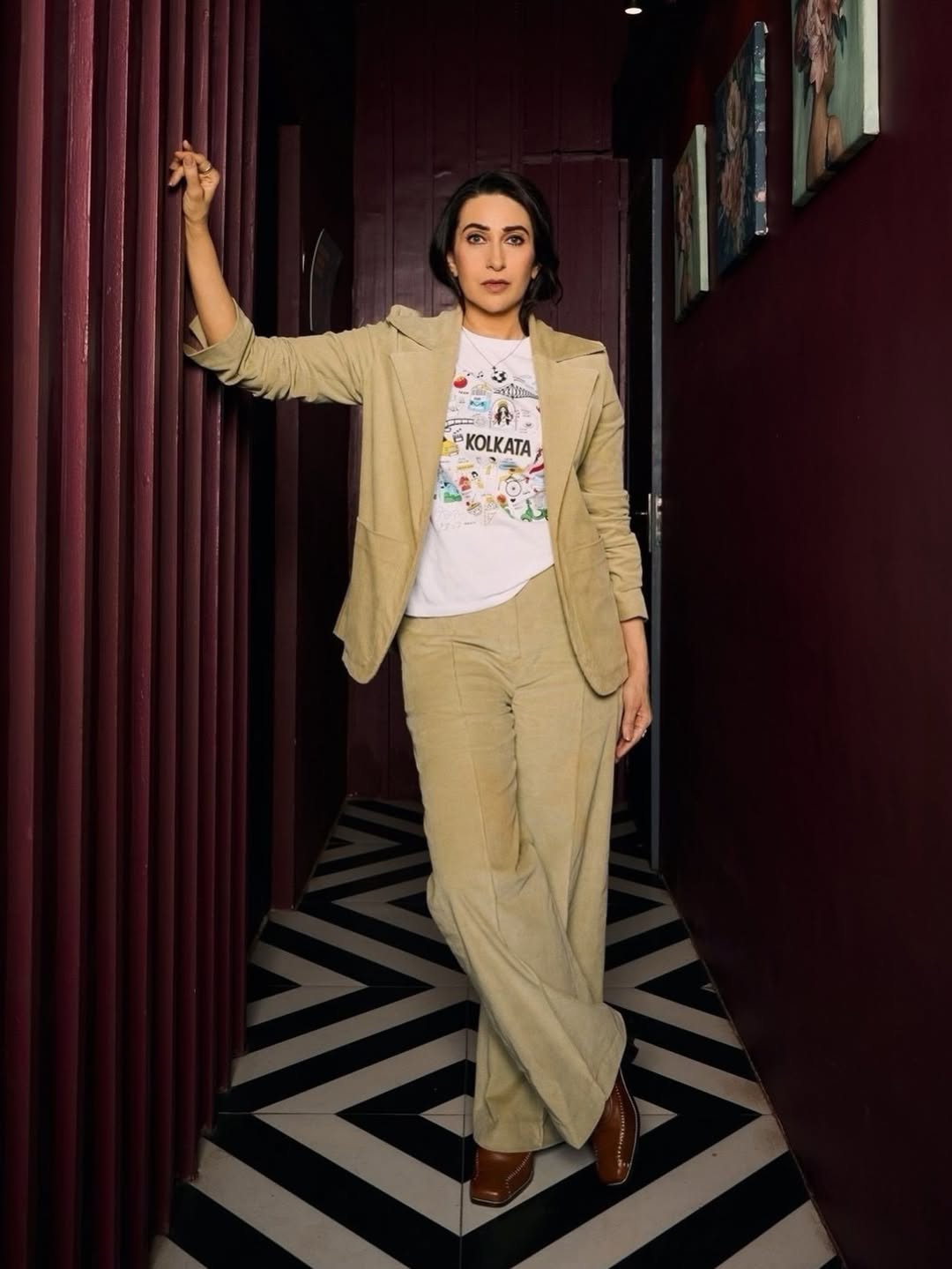 Karisma Kapoor's Stunning Glamour Moments in This Photo Gallery