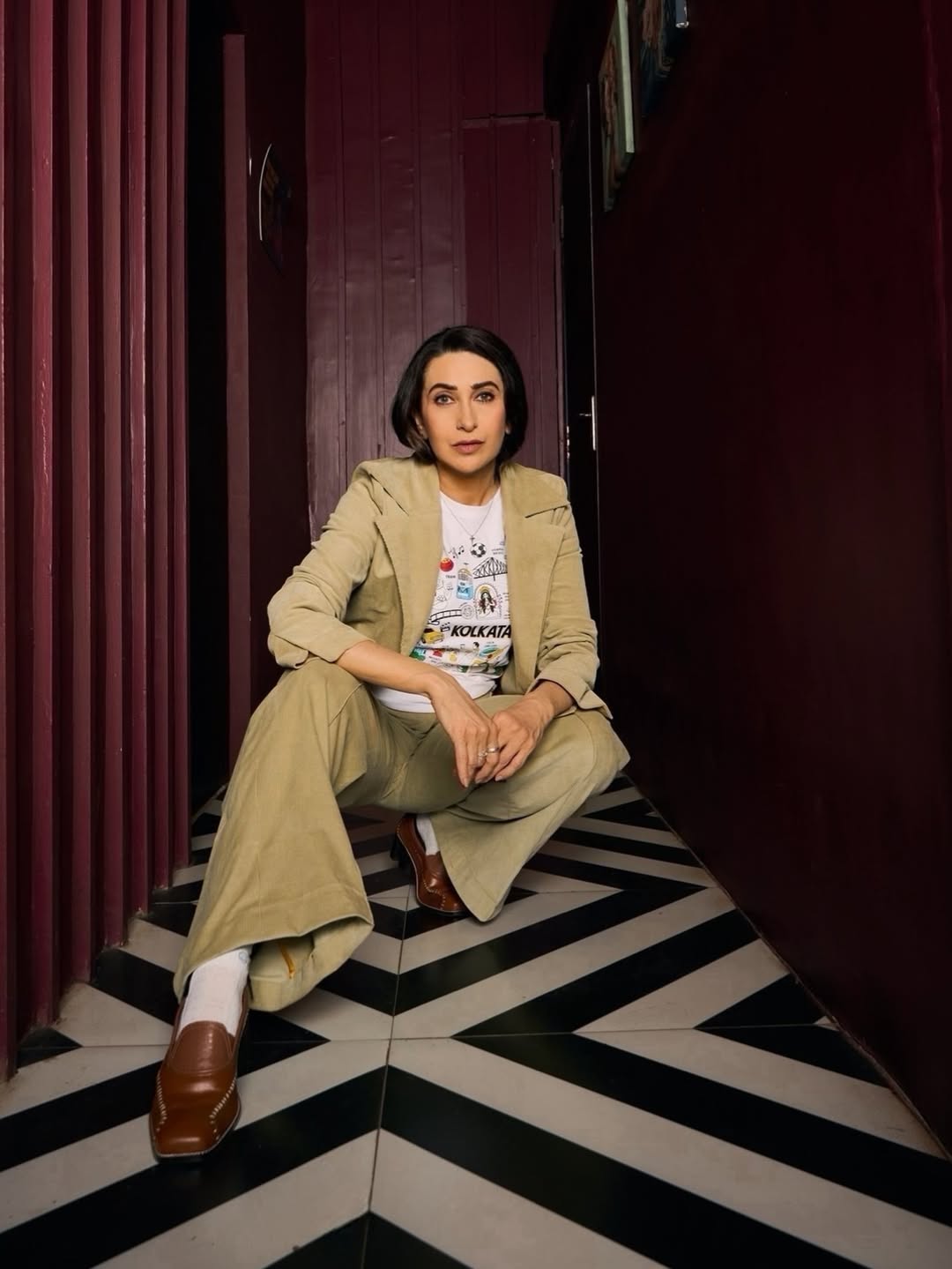 Karisma Kapoor's Stunning Glamour Moments in This Photo Gallery
