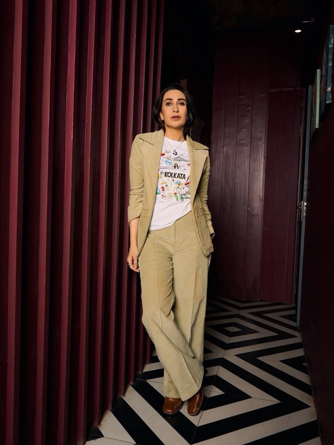 Karisma Kapoor's Stunning Glamour Moments in This Photo Gallery