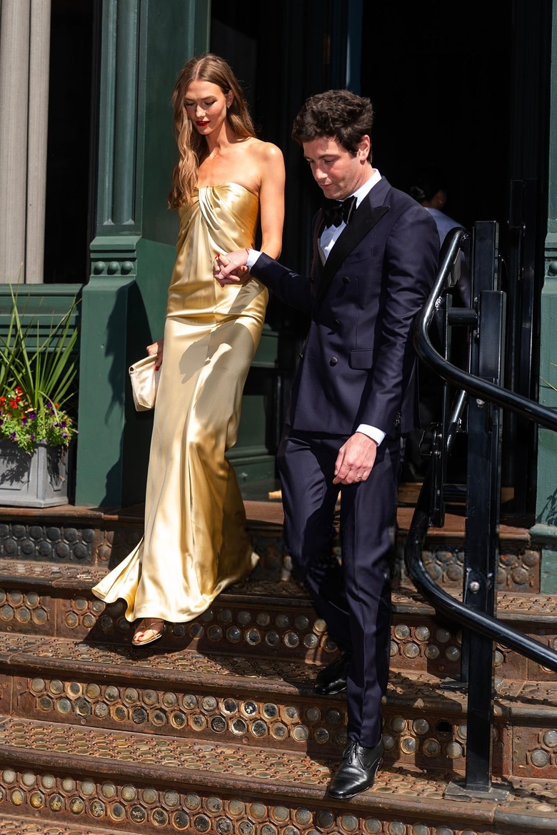 Karlie Kloss's Parisian Chic: An Effortlessly Glamorous Style Moment