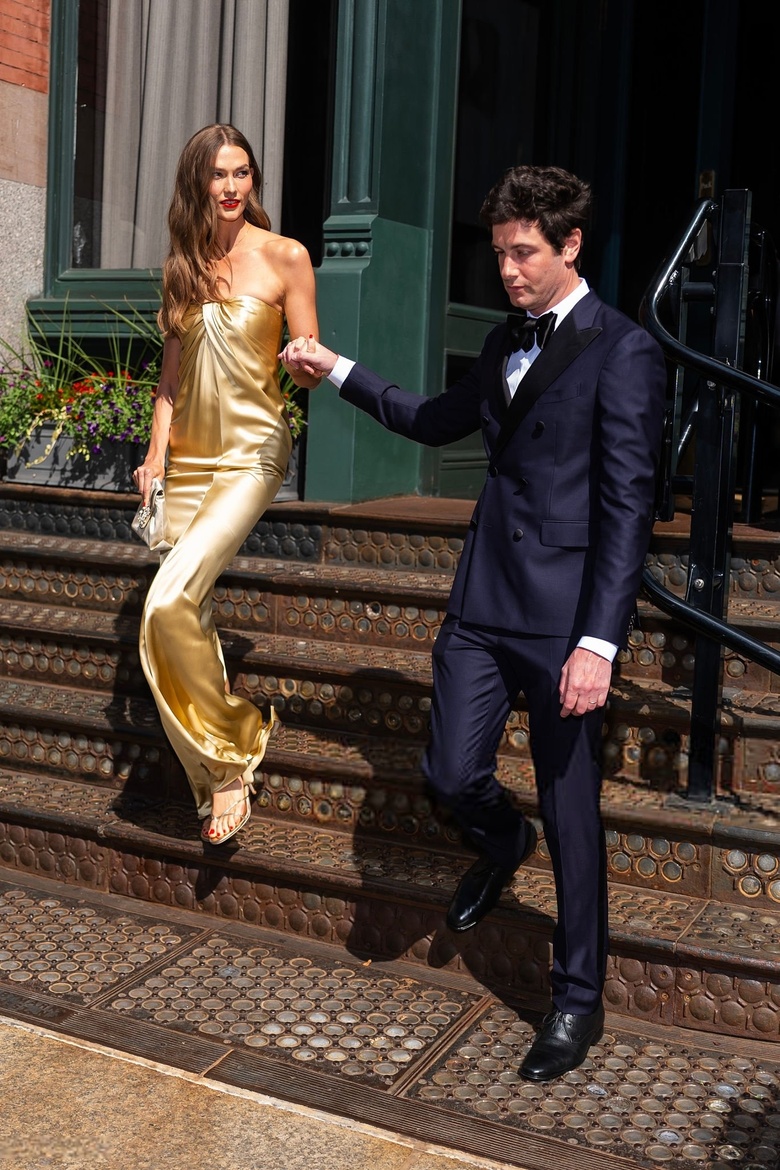 Karlie Kloss's Parisian Chic: An Effortlessly Glamorous Style Moment