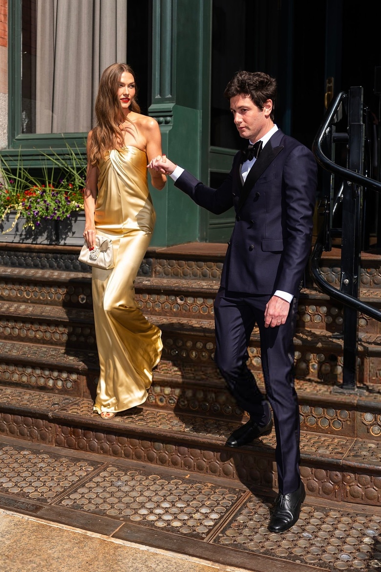 Karlie Kloss's Parisian Chic: An Effortlessly Glamorous Style Moment