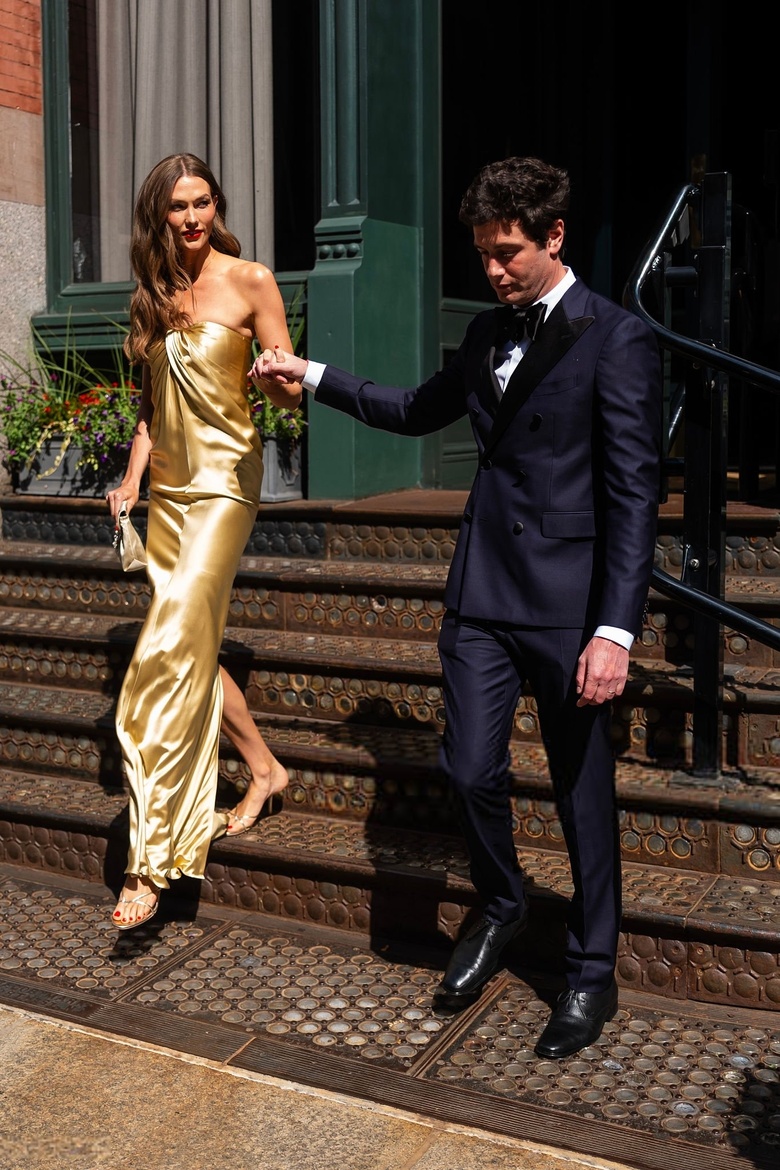 Karlie Kloss's Parisian Chic: An Effortlessly Glamorous Style Moment