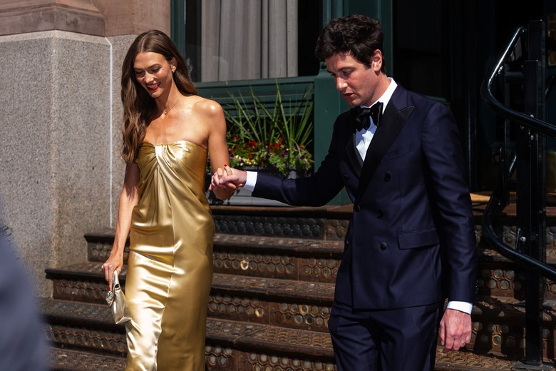 Karlie Kloss's Parisian Chic: An Effortlessly Glamorous Style Moment