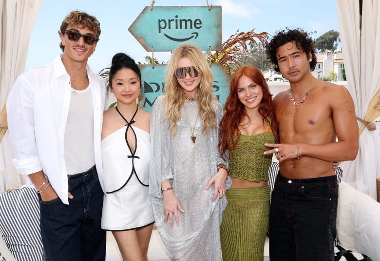 Kathryn Newton's Effortless Chic Style Steals the Spotlight