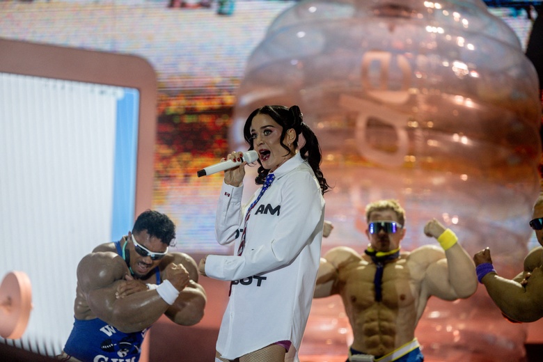 From Paris to PRIDE: Katy Perry’s Electrifying Global Star Power!