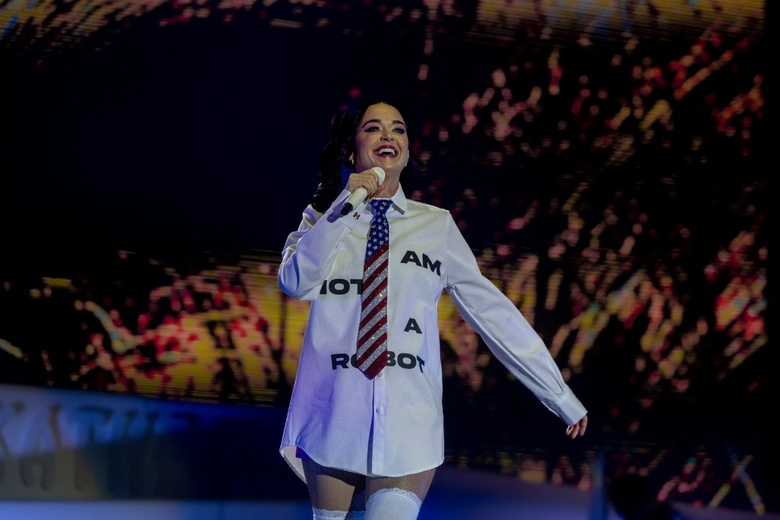 From Paris to PRIDE: Katy Perry’s Electrifying Global Star Power!
