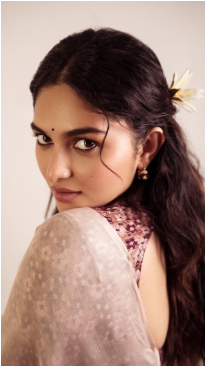 Kayadu Lohar's Stunning Instagram Photos Princess Cut Blouse Look