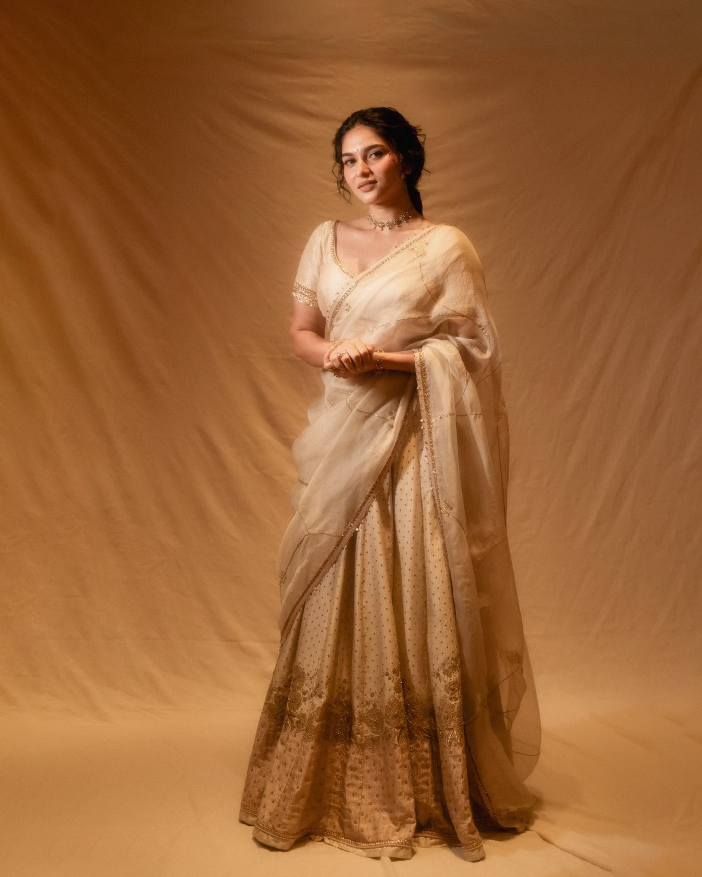 Kayadu Lohar Redefines Tradition: The Art of the Modern Saree