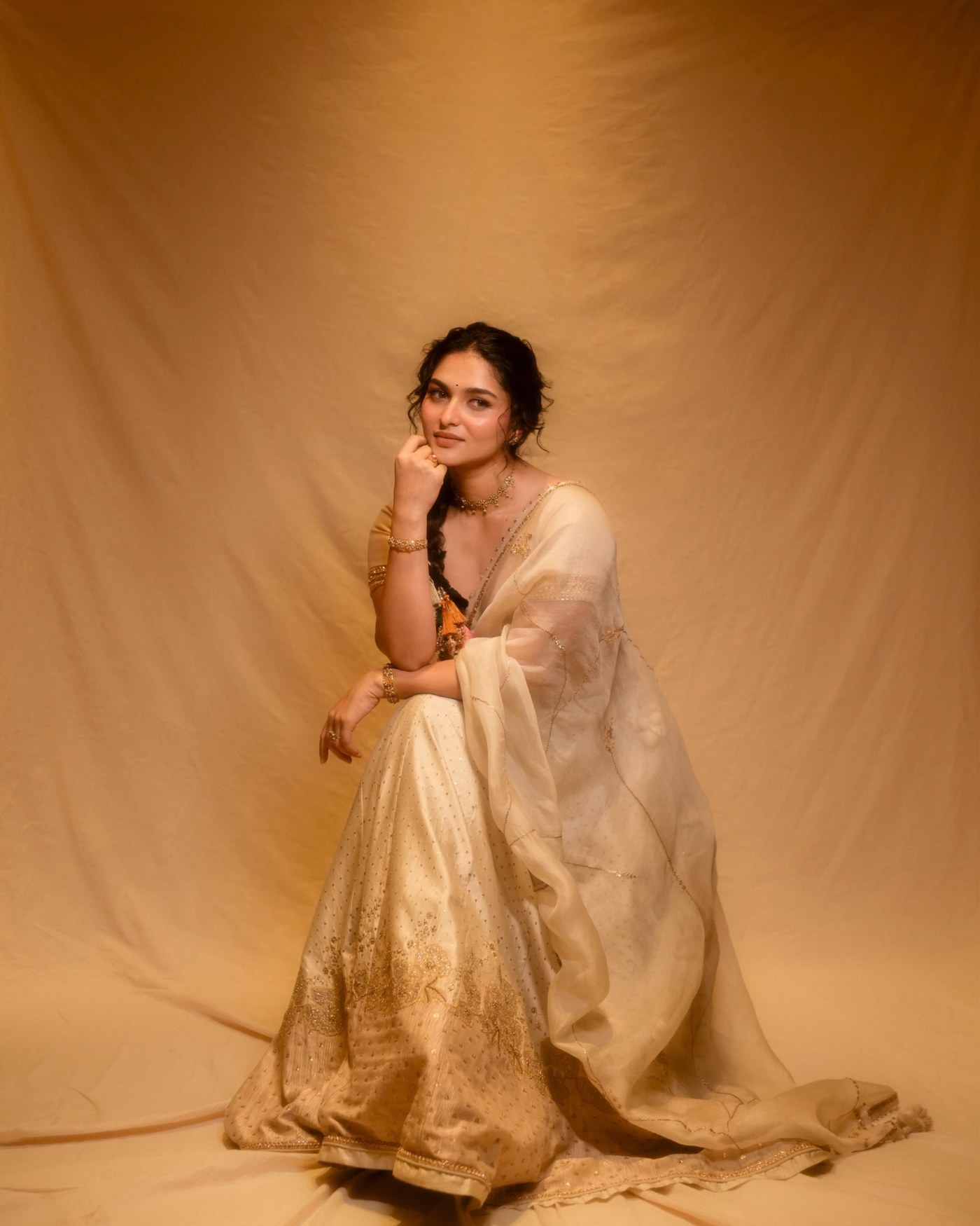 Kayadu Lohar Redefines Tradition: The Art of the Modern Saree