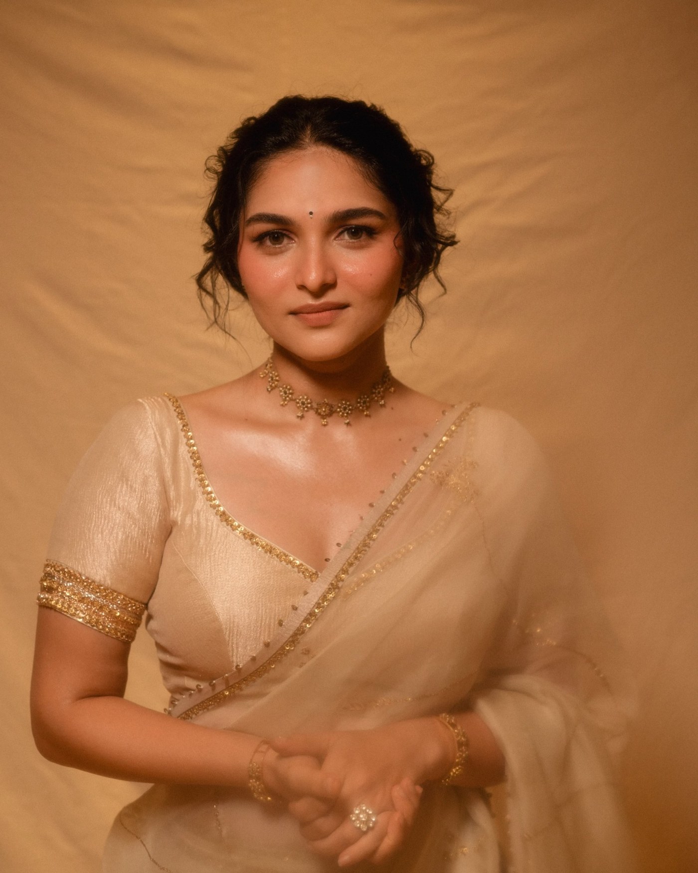 Kayadu Lohar Redefines Tradition: The Art of the Modern Saree