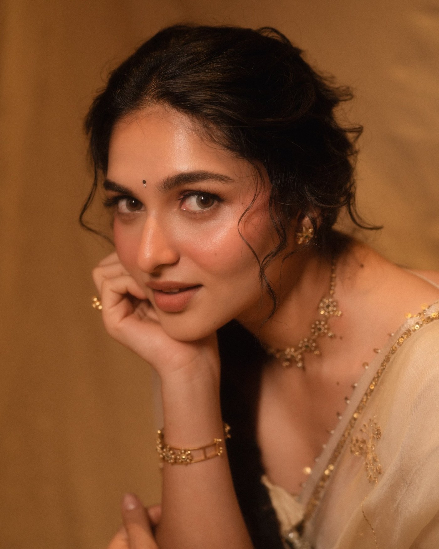 Kayadu Lohar Redefines Tradition: The Art of the Modern Saree