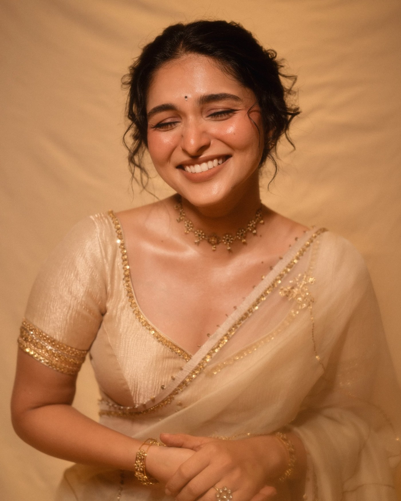 Kayadu Lohar Redefines Tradition: The Art of the Modern Saree