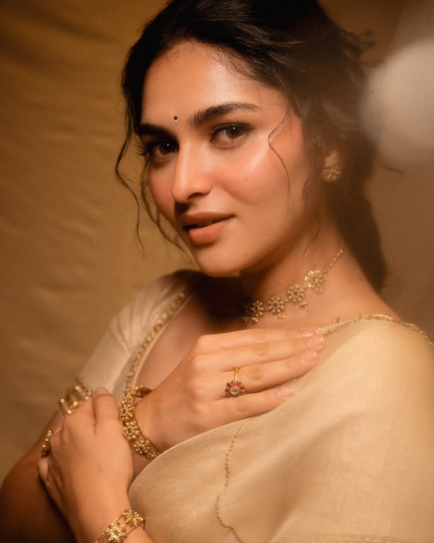 Kayadu Lohar Redefines Tradition: The Art of the Modern Saree