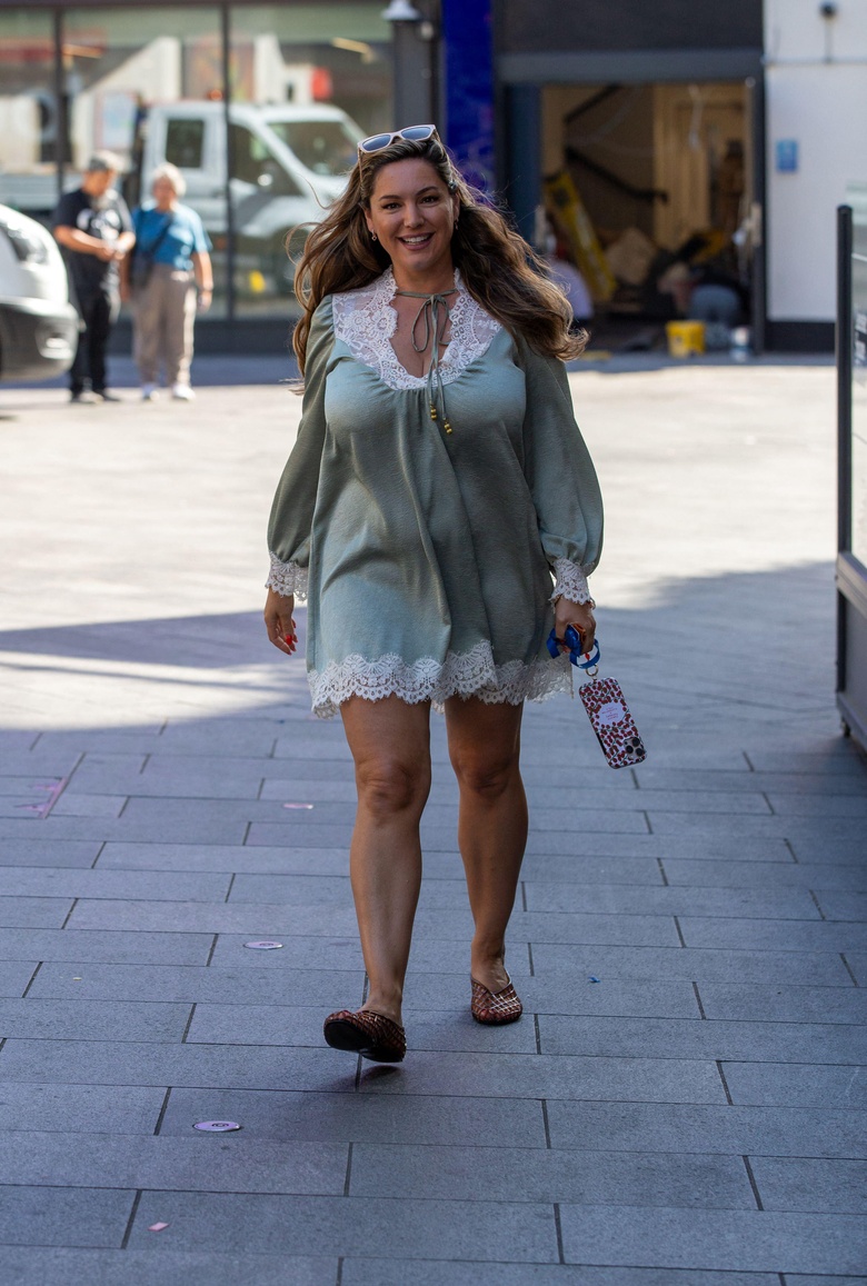 Kelly Brook's Effortless Glamour: A London Style Icon Moment