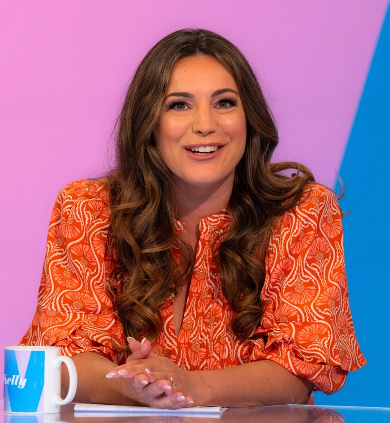 Kelly Brook's Stunning Fashion and Glamour Moment