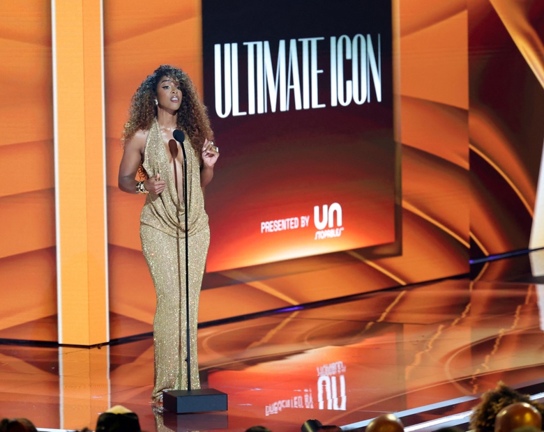 Kelly Rowland’s Glamorous Hollywood Moment Shines Brightly!