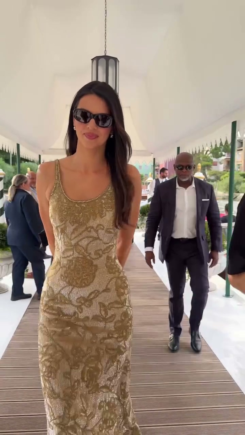 Kendall Jenner's Effortlessly Chic Look Steals the Spotlight