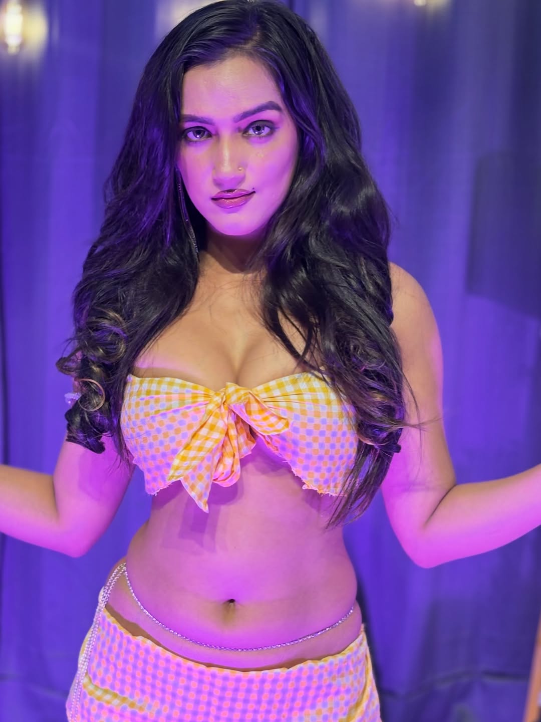 Khushbu Yadav's Retro Glam Masterpiece Stunning Bollywood Style