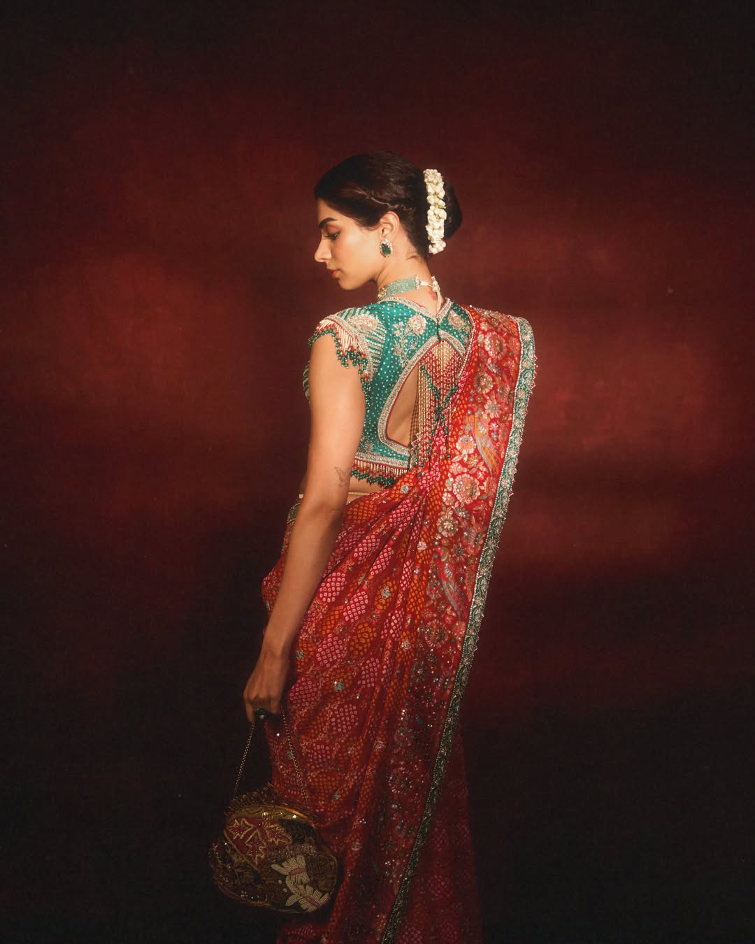 Khushi Kapoor Brings Regal Radiance in Stunning Traditional Lehenga Look