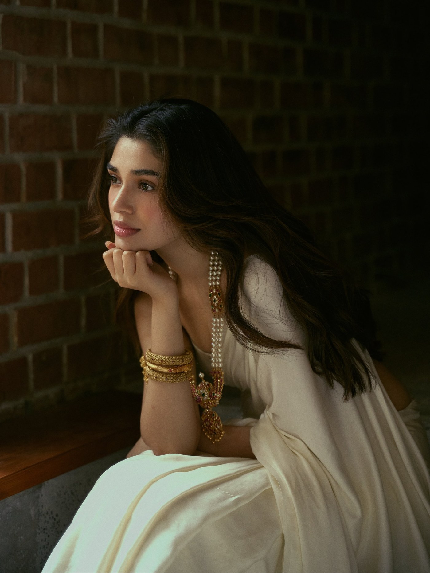 Krithi Shetty showcases a timeless ethnic aesthetic in a delicate cream saree with ornate gold jewelry. - Photos & Updates