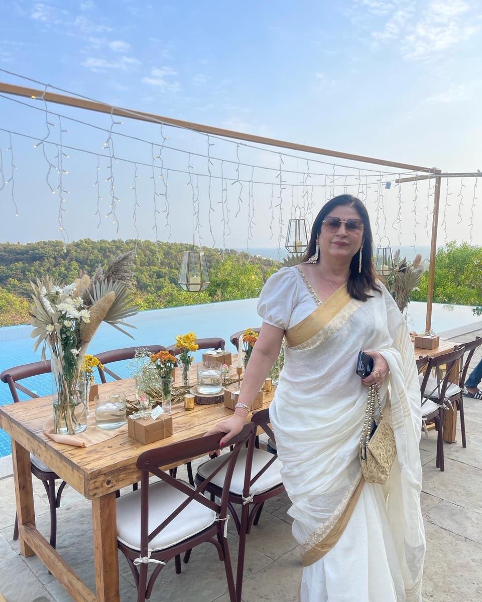 Kunickaa Sadanand Stuns in Effortlessly Chic Festive Glamour
