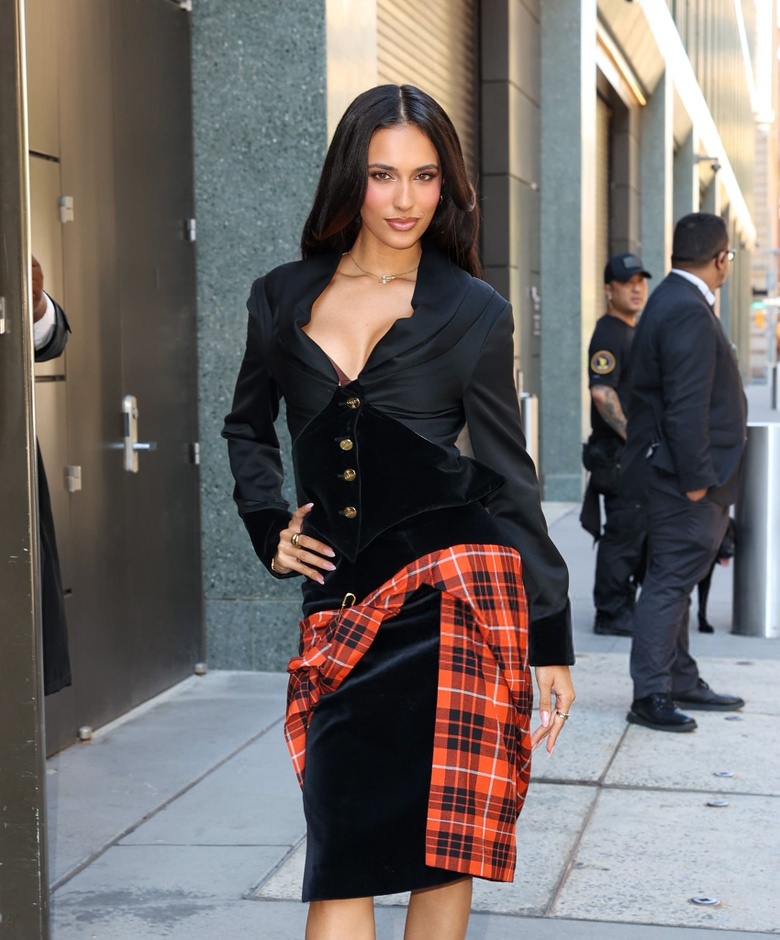 Kylie Cantrall Steals the Spotlight in Stunning New York Style