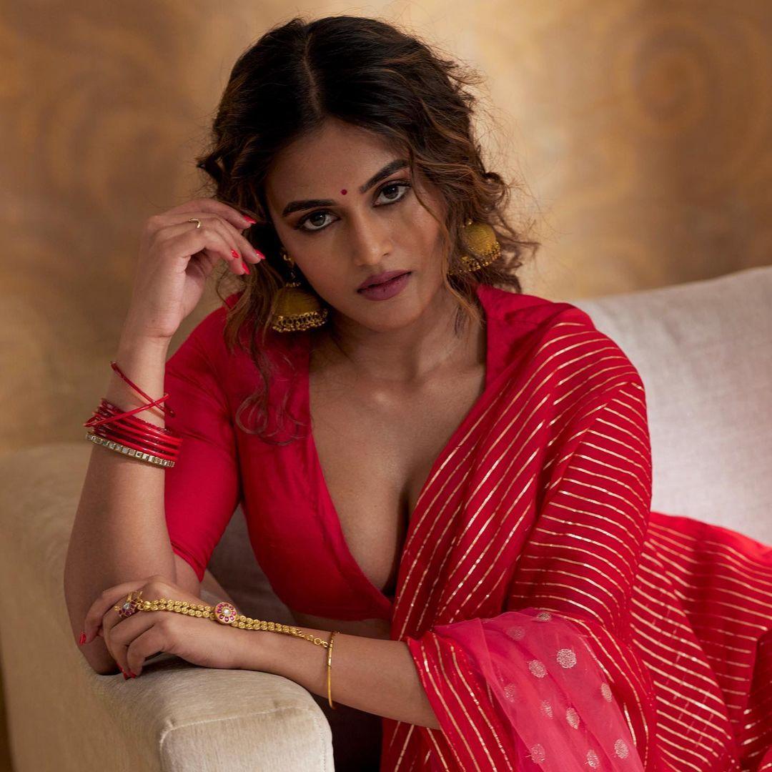 Kyraa Vasudevan's Vibrant Red & Gold Ensemble