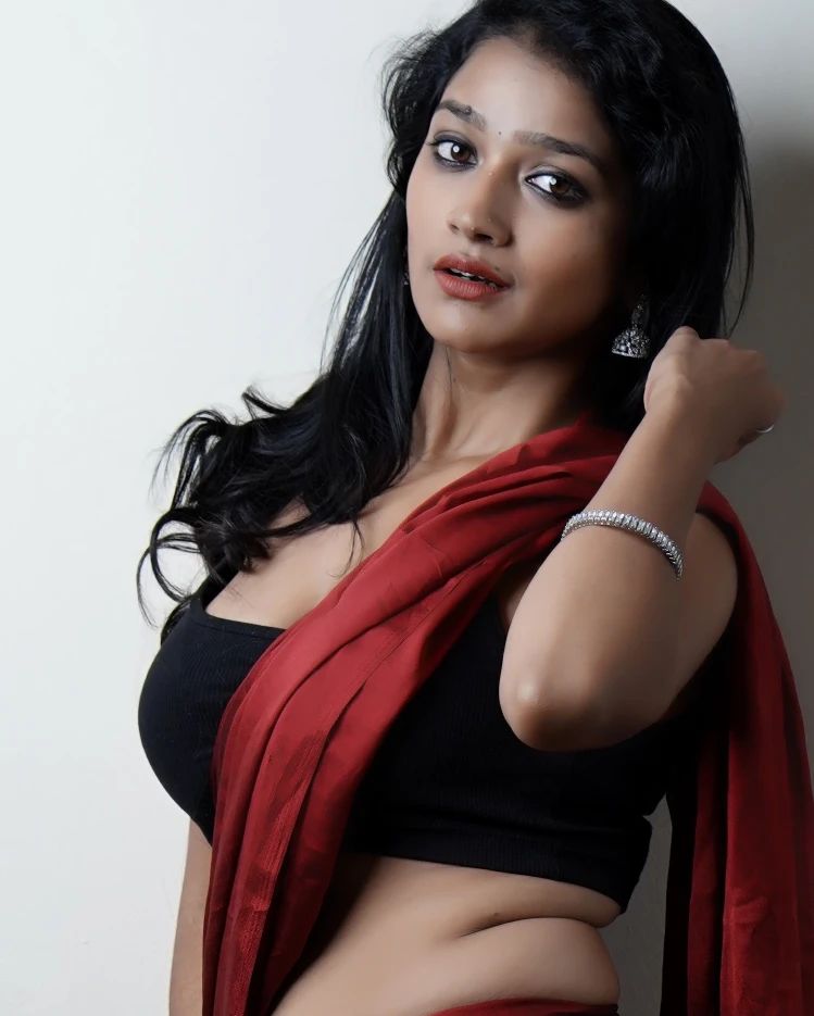 Lavanya Manickam Stunning in Red Saree Photos