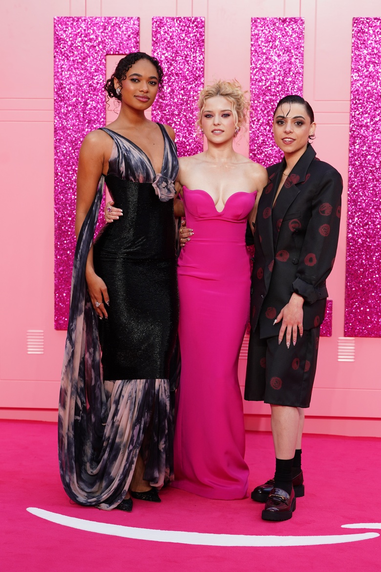 Lexi Minetree Steals the Spotlight at Chic London Screening!
