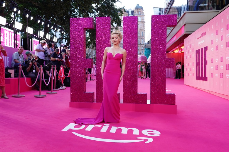Lexi Minetree Steals the Spotlight at Chic London Screening!