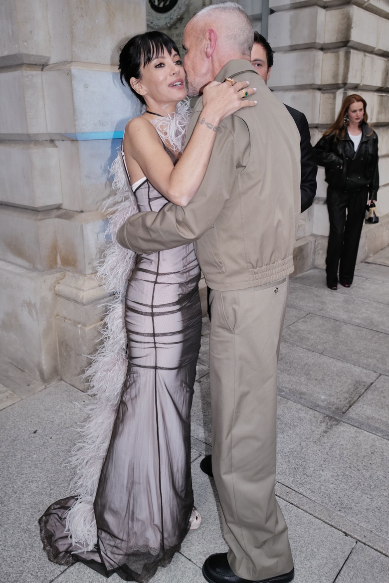 Lily Allen's Casual Style Captures Bright Energy