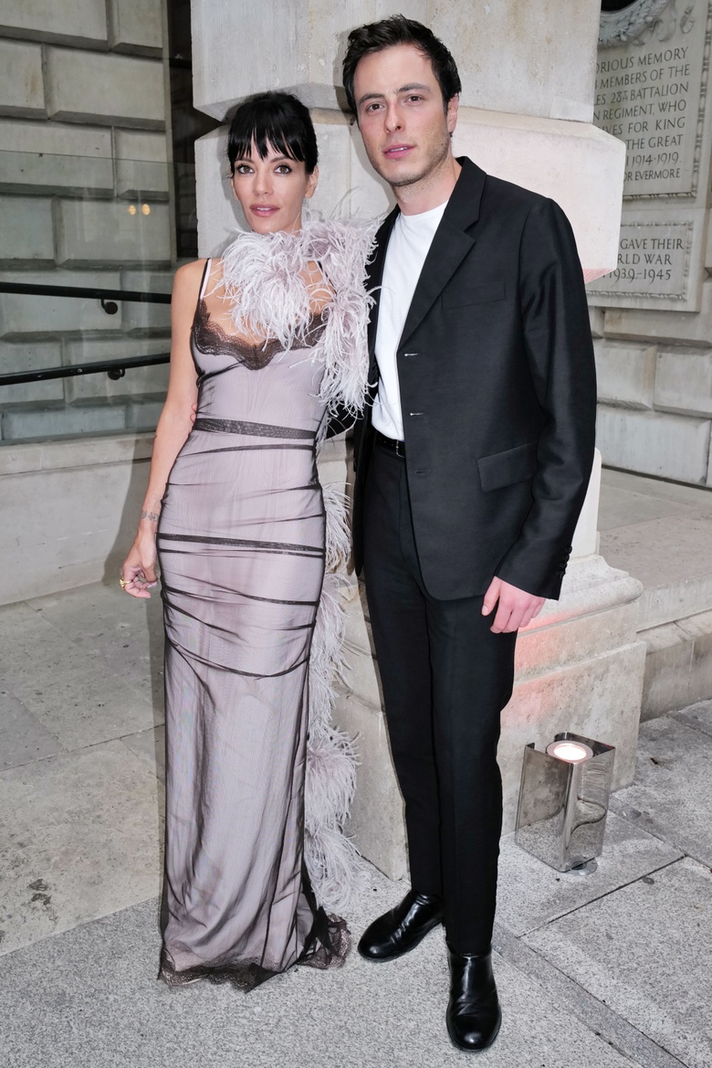 Lily Allen's Casual Style Captures Bright Energy