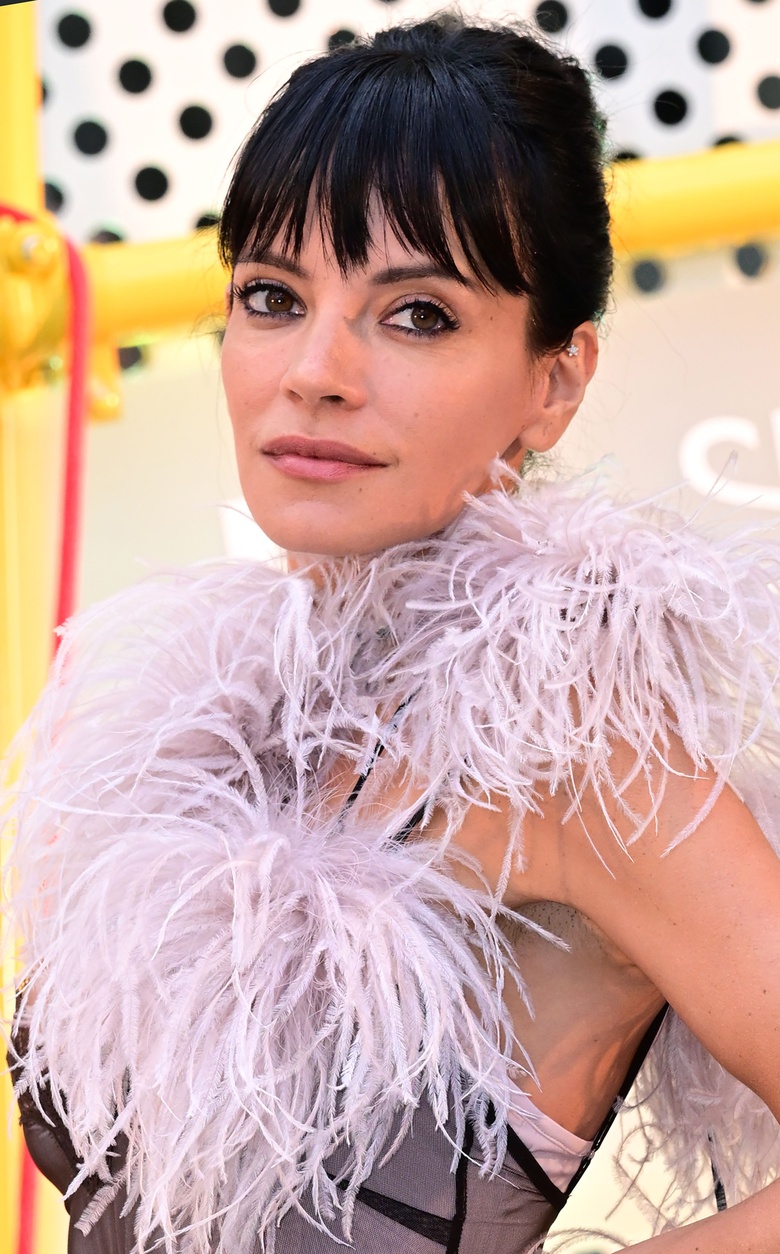 Lily Allen's Casual Style Captures Bright Energy