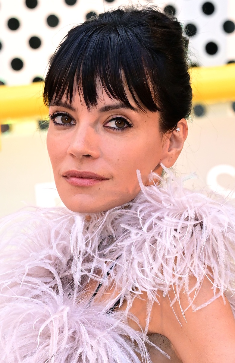 Lily Allen's Casual Style Captures Bright Energy