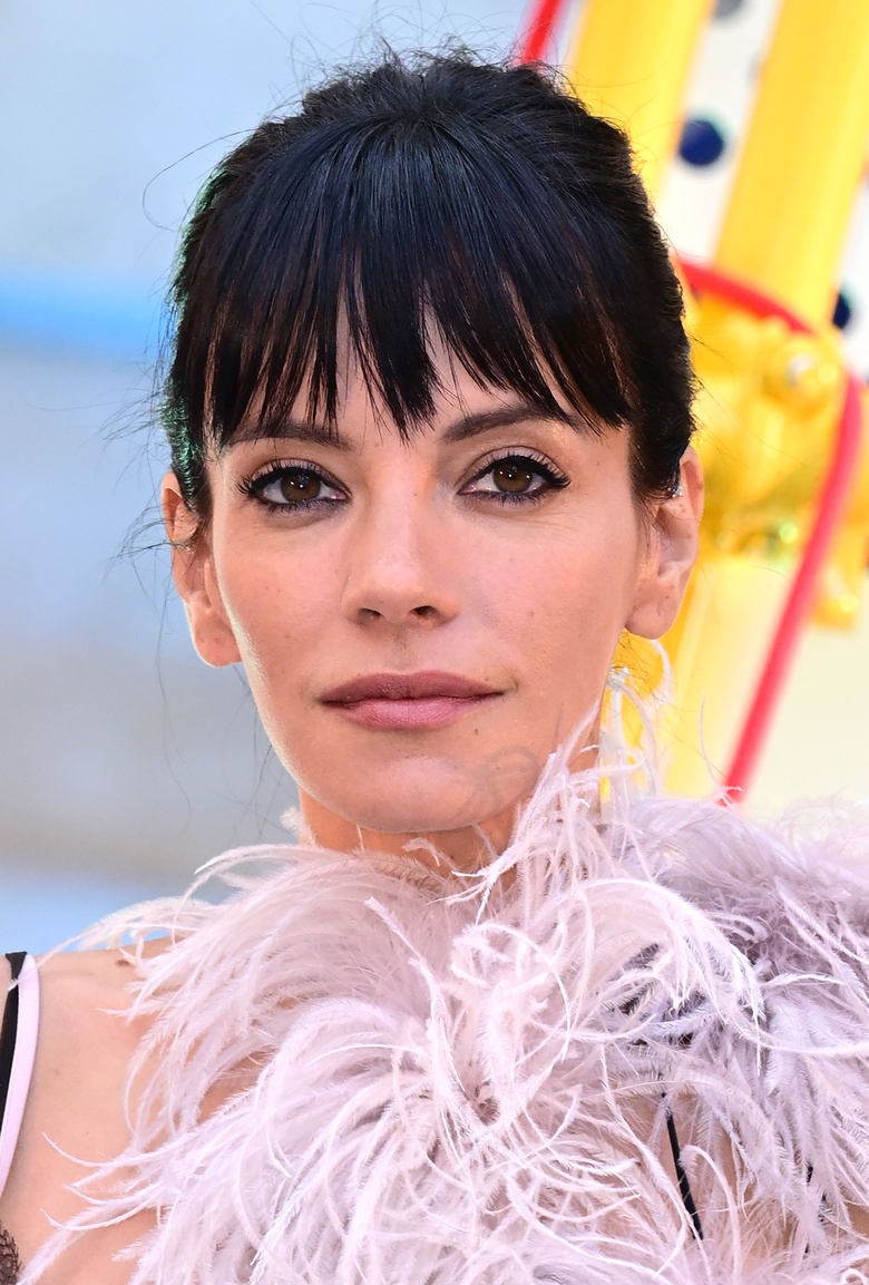 Lily Allen's Casual Style Captures Bright Energy