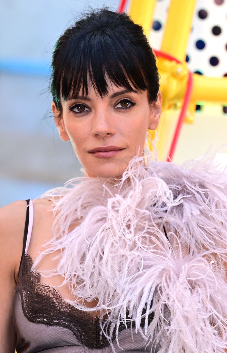 Lily Allen's Casual Style Captures Bright Energy