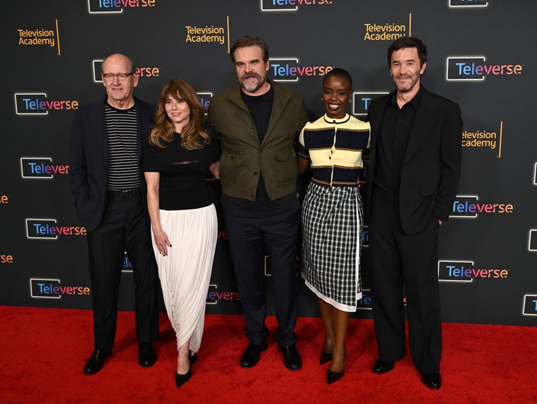 Linda Cardellini Steals the Spotlight: Effortless Chic at the Red Carpet Event