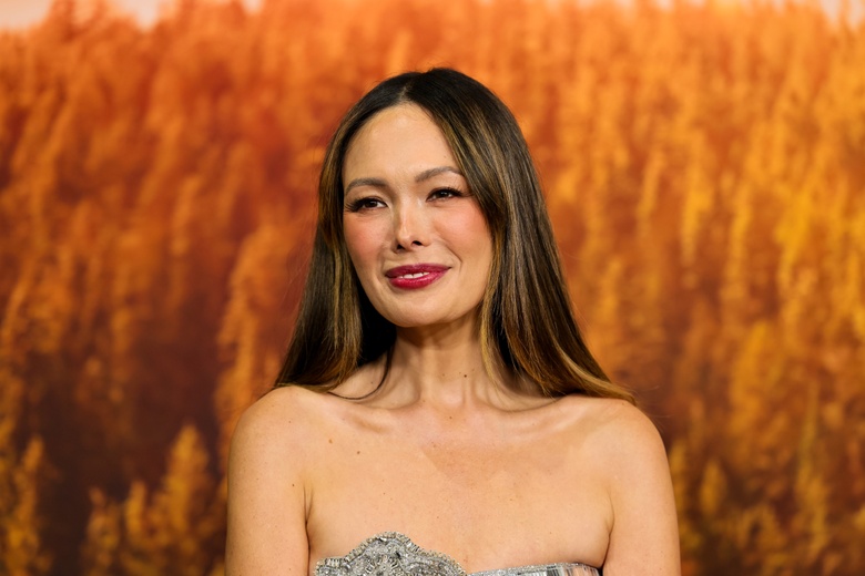 Lindsay Price attends a major event in Los Angeles, capturing attention with an elegant presence. - Photos & Updates