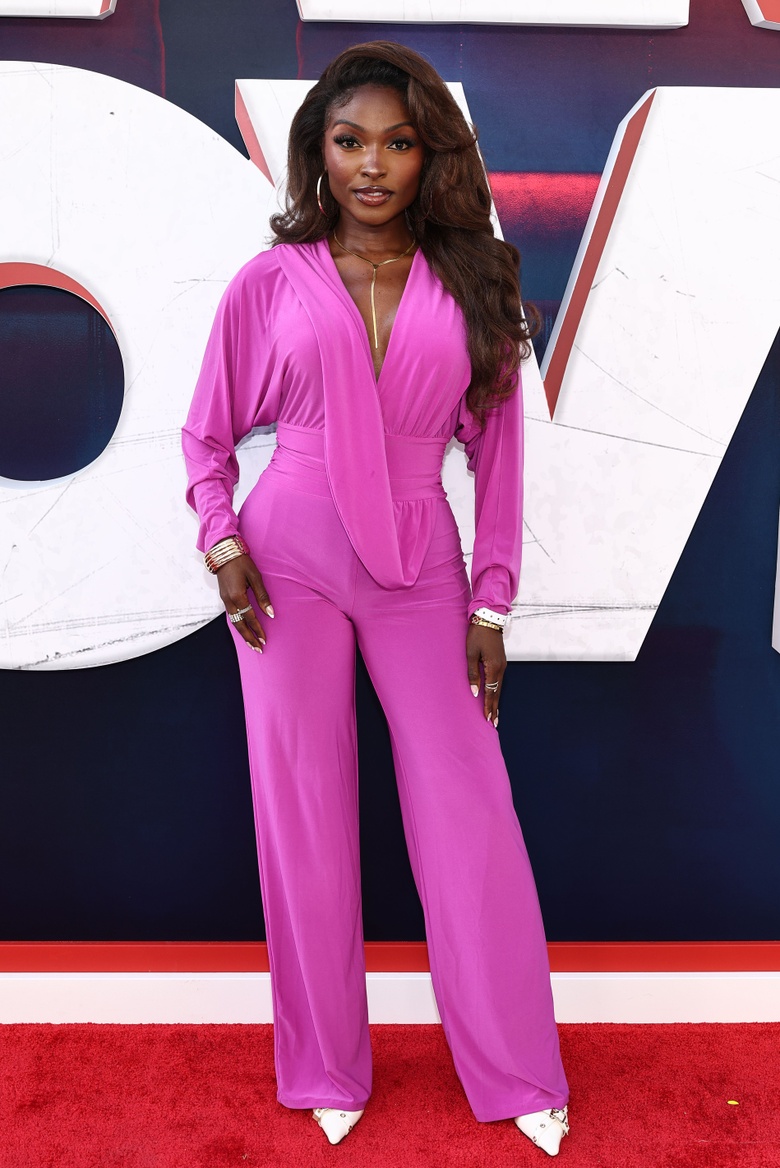 Loren Lott's Stunning Look Captures Attention