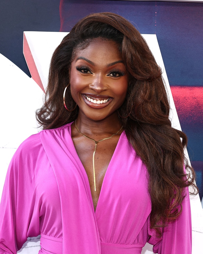 Loren Lott's Stunning Look Captures Attention