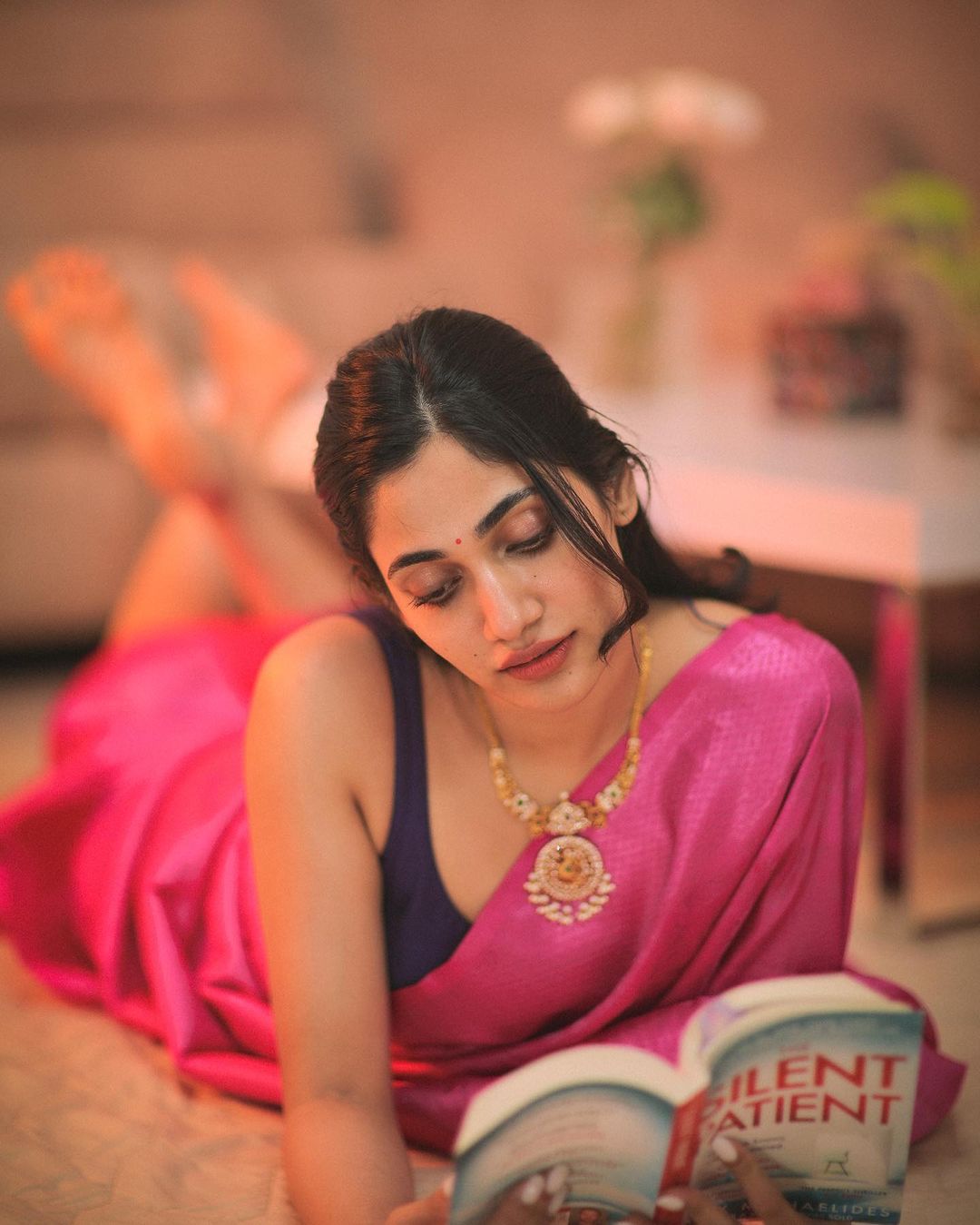 Losliya Mariyanesan Stunning Saree Photos and Traditional Looks