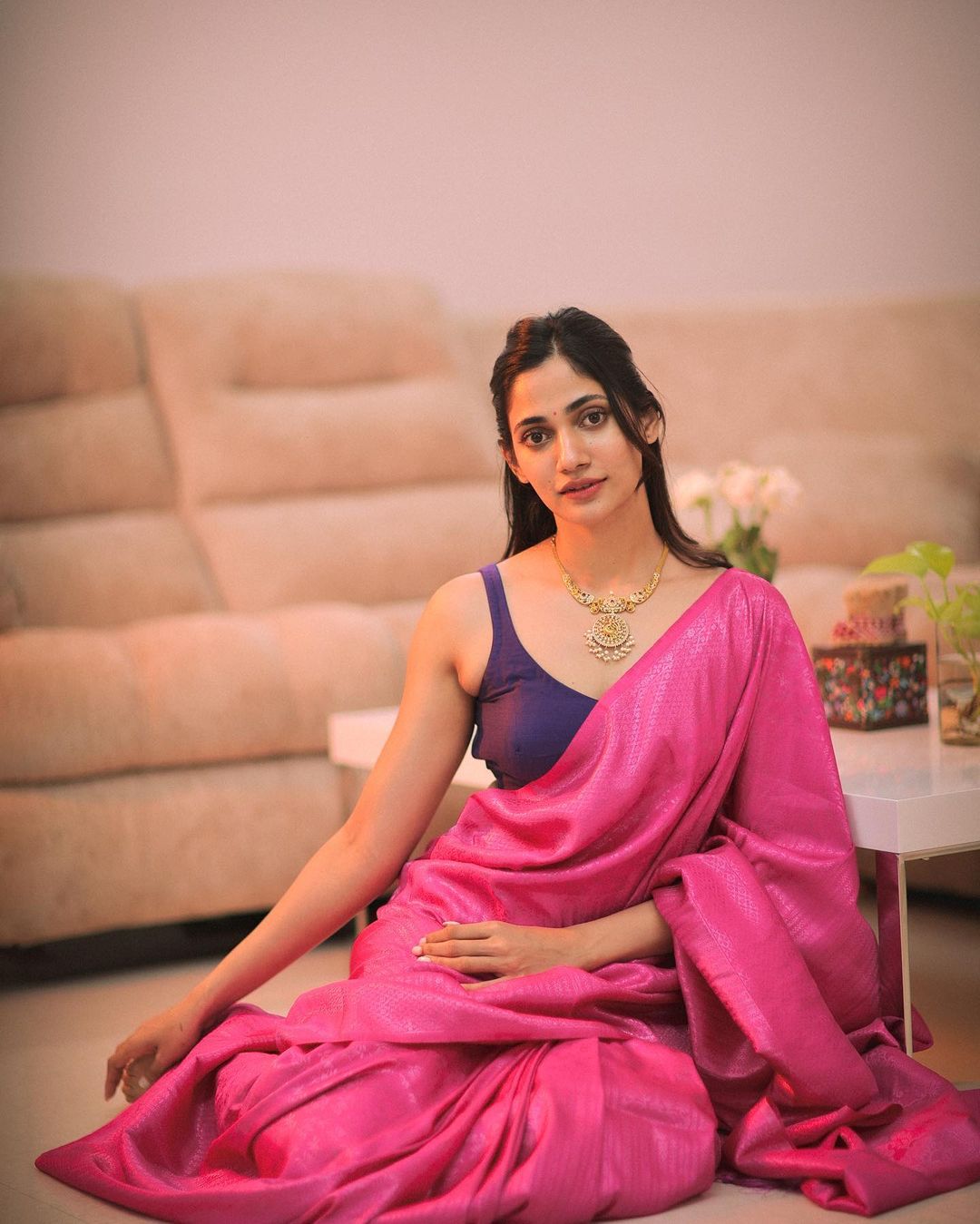 Losliya Mariyanesan Stunning Saree Photos and Traditional Looks