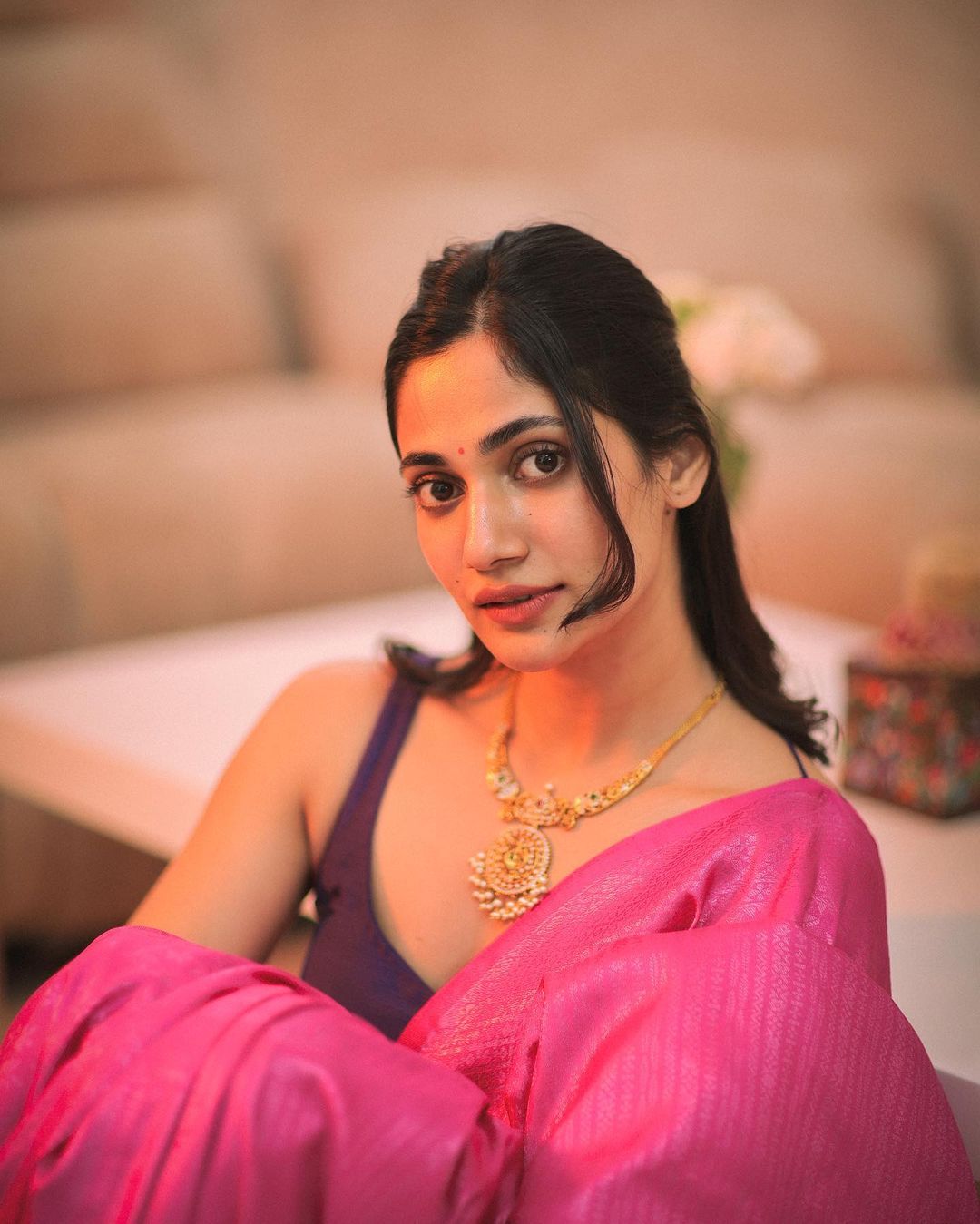 Losliya Mariyanesan Stunning Saree Photos and Traditional Looks