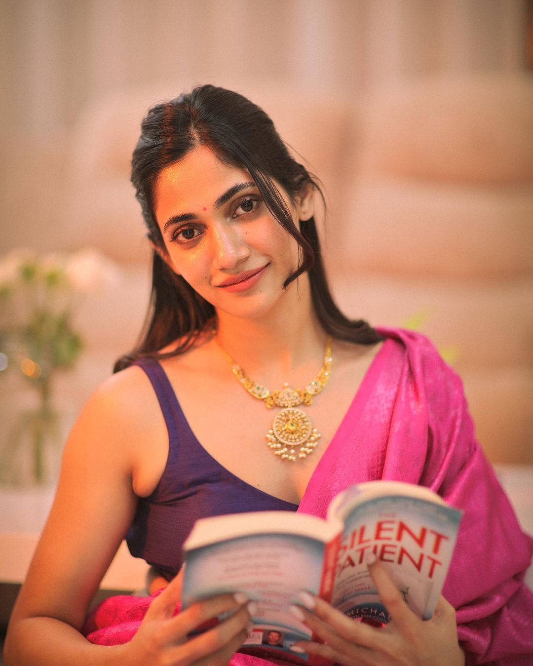 Losliya Mariyanesan Stunning Saree Photos and Traditional Looks