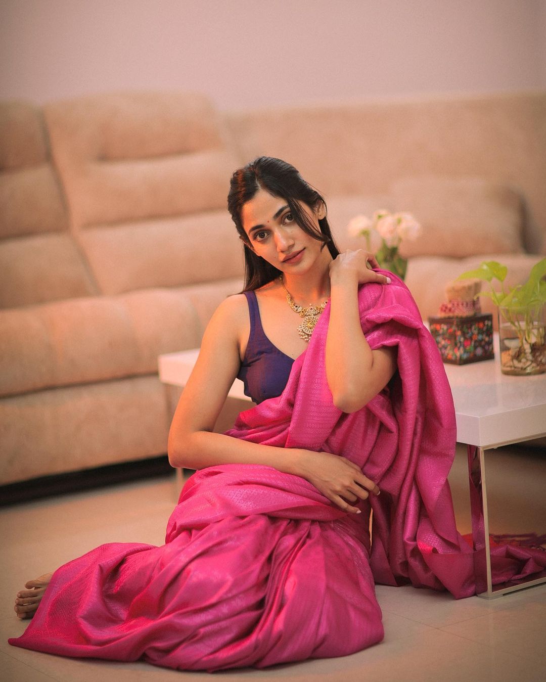 Losliya Mariyanesan Stunning Saree Photos and Traditional Looks