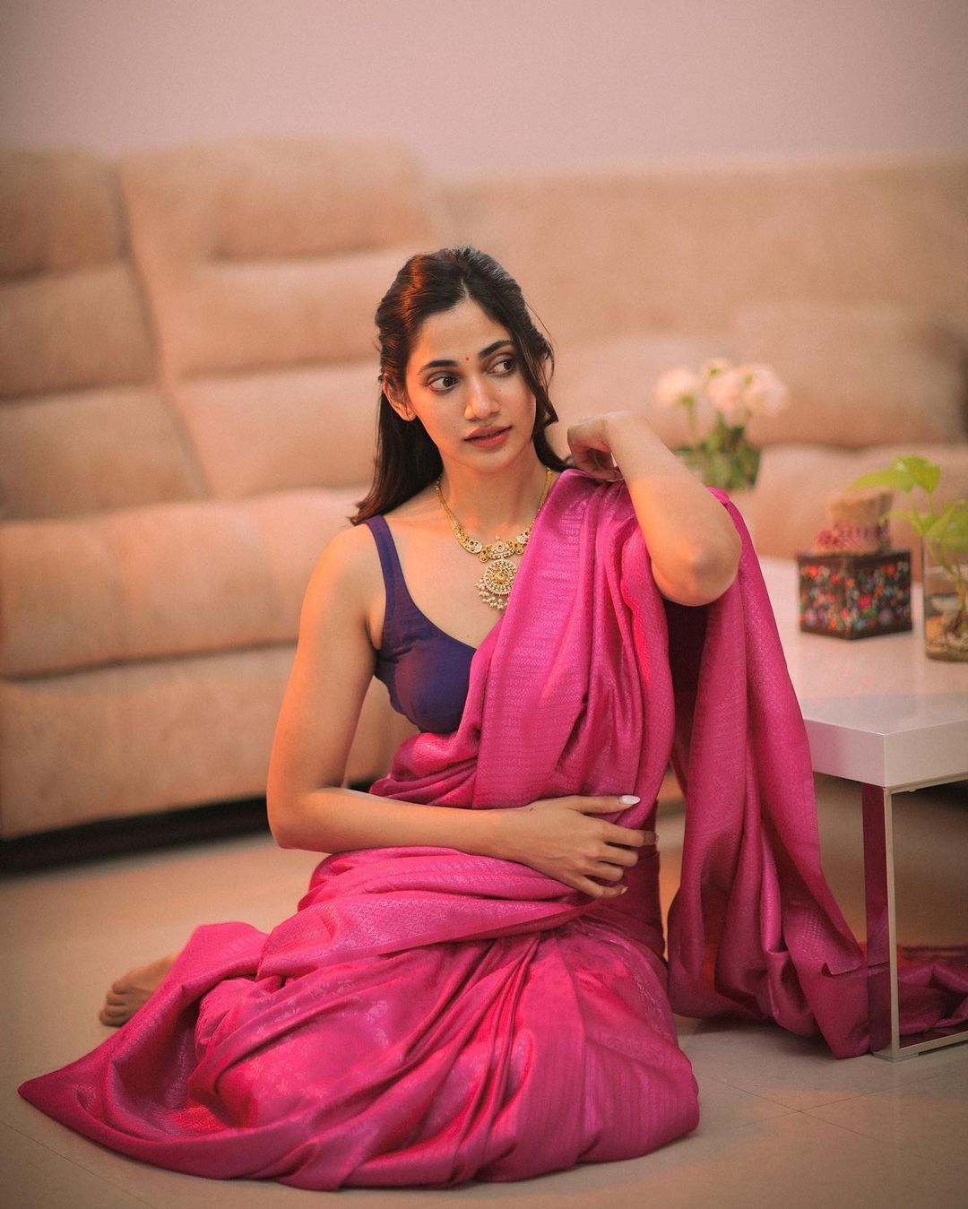 Losliya Mariyanesan Stunning Saree Photos and Traditional Looks